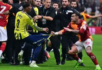 Derbi sonrası saha karıştı: Kırmızı kartlar havada uçuştu, polis sahaya girdi!