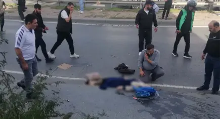 Gaziosmanpaşa’da kahreden kaza: Çocuklarını kurtardı, minibüsün altında kalıp öldü