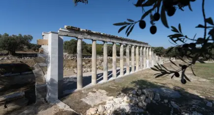 İzmir’de 2 bin 200 yıllık meclis binası tarihe ışık tutuyor