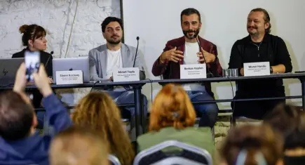 İzmir’de genç tasarımcılar sektörle buluştu: İş ve staj fırsatları masaya yatırıldı