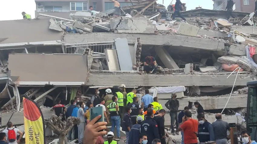 İZ-AFED Başkanı Ertaş: İzmir’de yapı stokunun yüzde 60-70’i eski, kaçak ve ruhsatsız - Fotoğraf 3