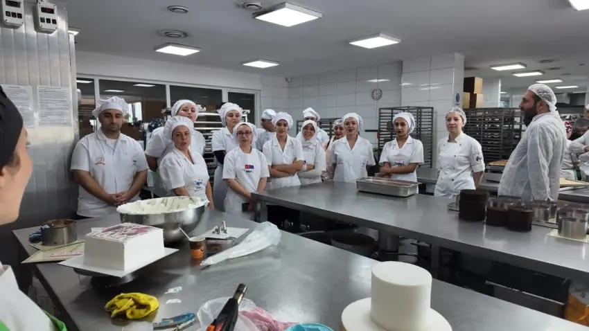 Çiğli’de geleceğin pastacıları yetişiyor - Fotoğraf 1