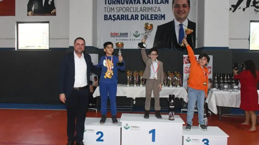 Torbalı’da Cumhuriyet coşkusu satrançla taçlandı - Fotoğraf 1