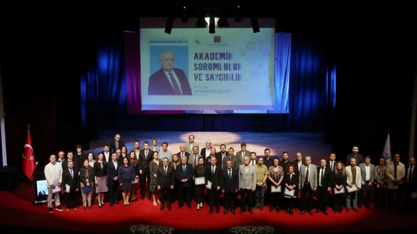 DEÜ Konferansları’nda akademik etik ve bilimsel sorumluluk ele alındı - Fotoğraf 1
