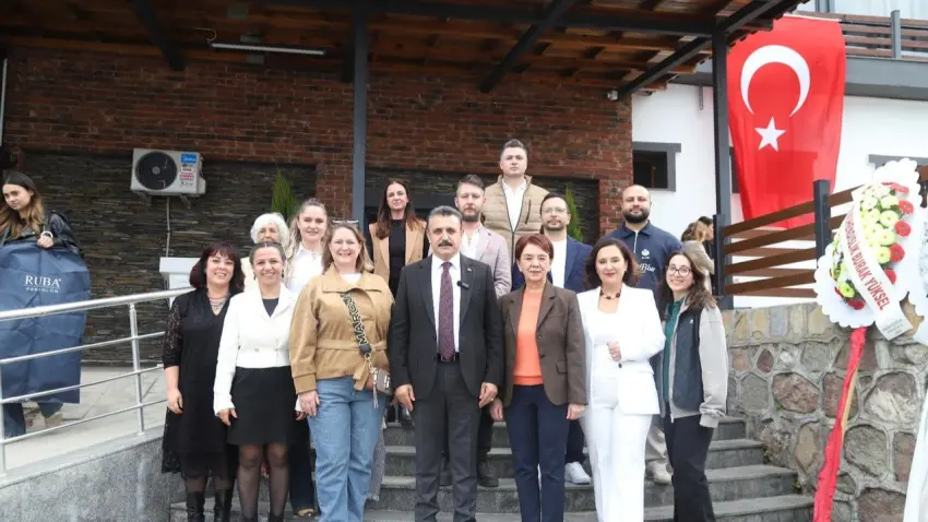 Dikili Belediyesi sanat merkezi kapılarını açtı - Fotoğraf 1