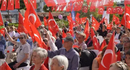 Menderes’te Cumhuriyet coşkusu Deha Bilimlier konseri ve kortej yürüyüşüyle yaşanacak!