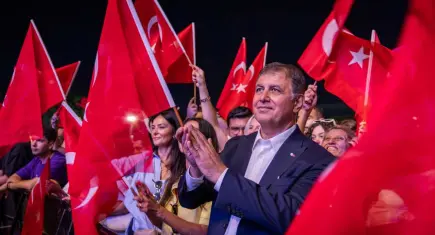 Başkan Cemil Tugay’dan 29 Ekim mesajı: “Cumhuriyet’i milletçe yaşatacağız”