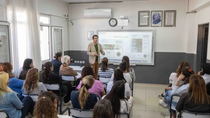 Bornova Belediyesi’nden öğretmenlere temel afet bilinci eğitimi haberinin görseli