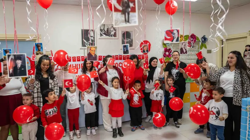 Bornova’da Cumhuriyet coşkusu çocuklarla başladı haberinin görseli
