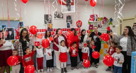 Bornova’da Cumhuriyet coşkusu çocuklarla başladı