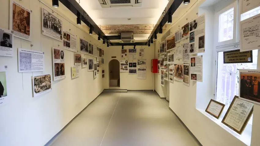 Buca’da tarihi hamam sanat galerisine dönüştü: İlk sergi Milli Mücadele’den haberinin görseli