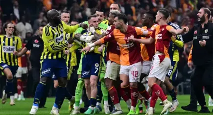 Galatasaray-Fenerbahçe derbisinin PFDK sevkleri açıklandı! Abdülkerim Bardakcı ve Archie Brown kaç maç ceza alacak?