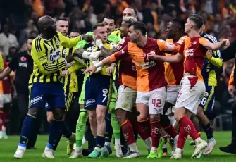 Galatasaray-Fenerbahçe derbisinin PFDK sevkleri açıklandı! Abdülkerim Bardakcı ve Archie Brown kaç maç ceza alacak?
