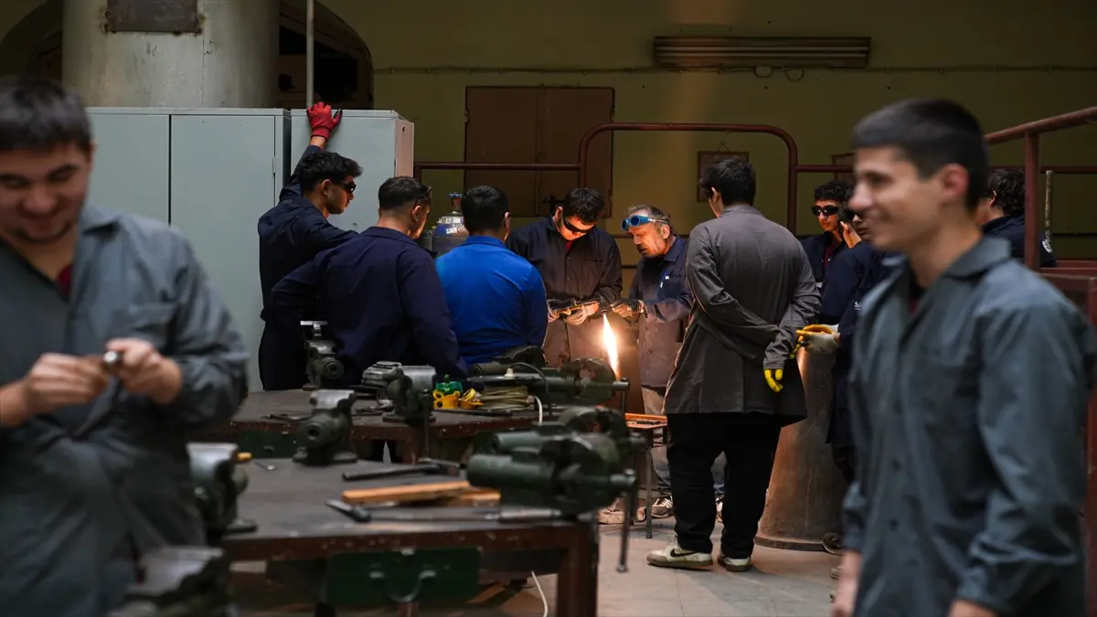 İzmir’in köklü meslek lisesi 158 yıldır sanayiye nitelikli eleman yetiştiriyor