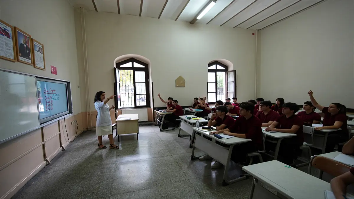 İzmir’in köklü meslek lisesi 158 yıldır sanayiye nitelikli eleman yetiştiriyor