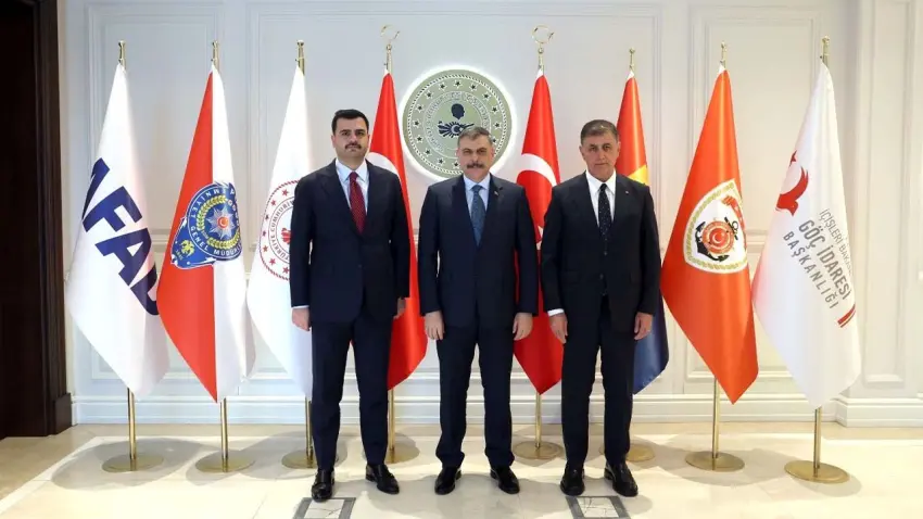 İçişleri Bakanlığı'nda İzmir zirvesi! Bakan Çiftçi, Eyüp Kadir İnan ve Cemil Tugay'ı kabul etti haberinin görseli