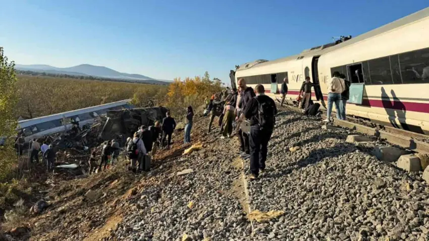 İspanya'da hızlı trenler çarpıştı: Çok sayıda ölü ve yaralı var haberinin görseli