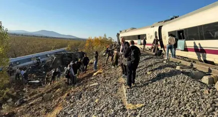 İspanya'da hızlı trenler çarpıştı: Çok sayıda ölü ve yaralı var