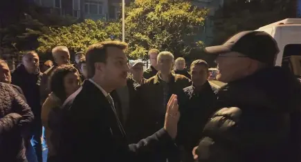 Kadıköy'de tahliye gerginliği! Tebligatsız ‘boşaltın’ talimatına vatandaştan tepki