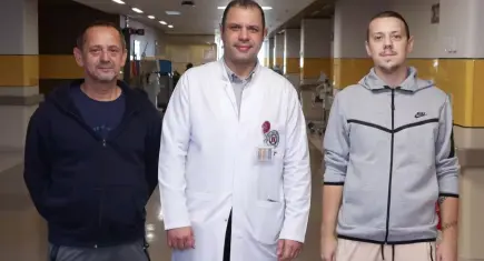 Kan grubu uyumsuzluğuna rağmen babasından böbrek nakli oldu