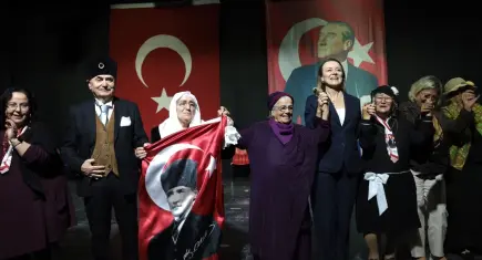 Konak’ın çınarlarından Cumhuriyet’in 103’üncü yılına unutulmaz gösteri