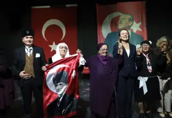 Konak’ın çınarlarından Cumhuriyet’in 103’üncü yılına unutulmaz gösteri