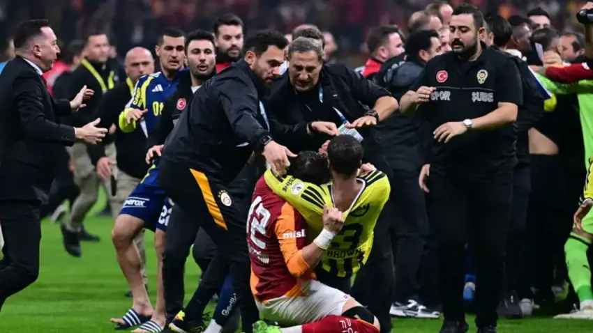 Galatasaray-Fenerbahçe derbisinin PFDK sevkleri açıklandı! Abdülkerim Bardakcı ve Archie Brown kaç maç ceza alacak? - Fotoğraf 5