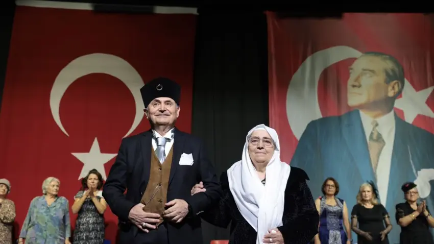 Konak’ın çınarlarından Cumhuriyet’in 103’üncü yılına unutulmaz gösteri - Fotoğraf 1