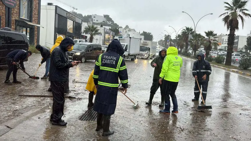 Muğla’da sağanak kabusu! Bodrum ve Dalaman'da dereler taştı, ev ve iş yerlerini su bastı - Fotoğraf 1