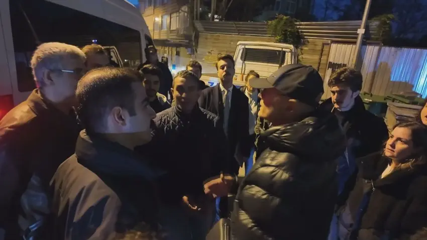 Kadıköy'de tahliye gerginliği! Tebligatsız ‘boşaltın’ talimatına vatandaştan tepki - Fotoğraf 2