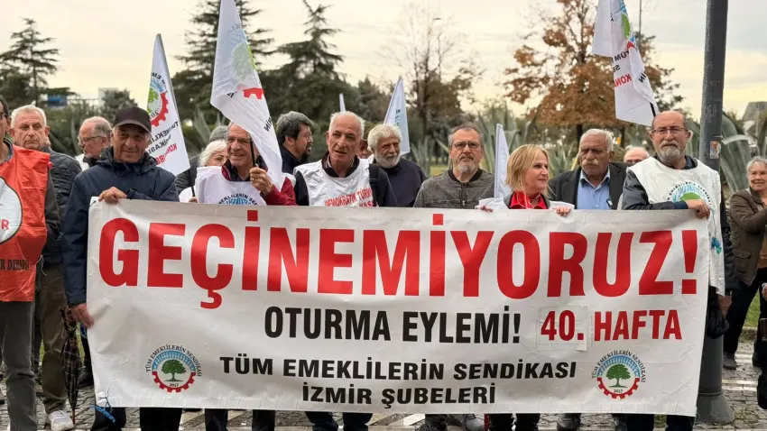 İzmir’de emeklilerden 40. hafta eylemi: İnsanca yaşam bir müjde değil, haktır - Fotoğraf 5