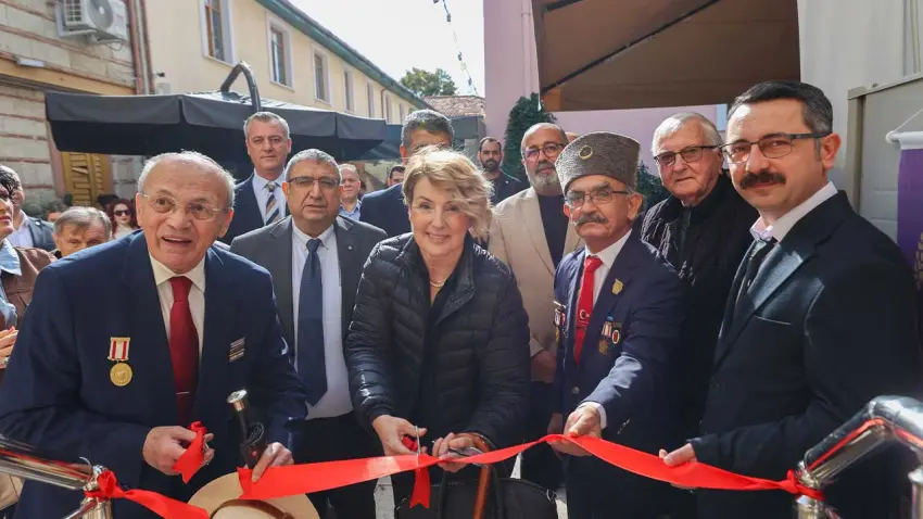 Buca’da tarihi hamam sanat galerisine dönüştü: İlk sergi Milli Mücadele’den - Fotoğraf 1