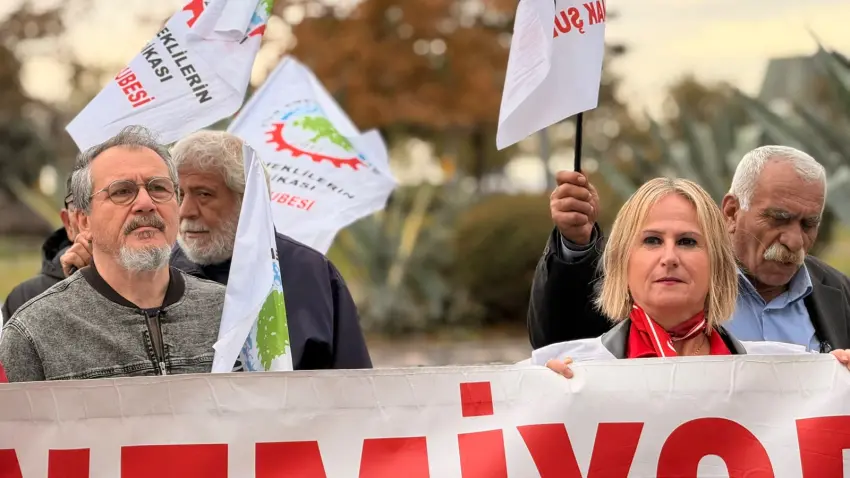 İzmir’de emeklilerden 40. hafta eylemi: İnsanca yaşam bir müjde değil, haktır - Fotoğraf 3
