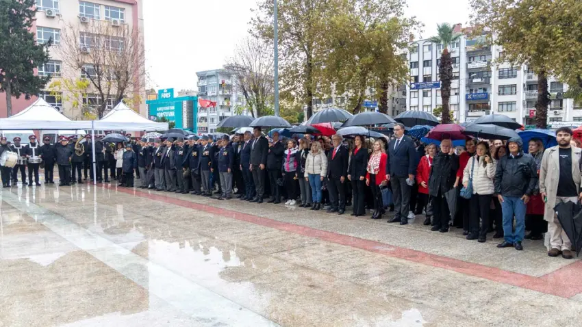 Karşıyaka’da Cumhuriyet’in 103. yılı coşkuyla kutlanıyor - Fotoğraf 2