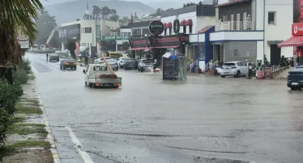 Muğla’da sağanak kabusu! Bodrum ve Dalaman'da dereler taştı, ev ve iş yerlerini su bastı