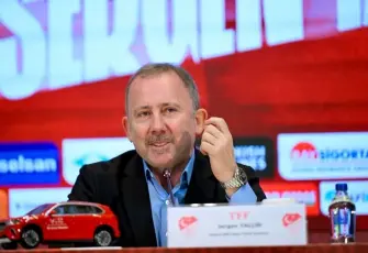 A Milli Takım'da Sergen Yalçın dönemi hızlı başladı: Oğuzhan Özyakup’a milli görev, Mert Kömür radarda