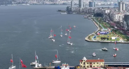 Cumhuriyet coşkusu İzmir Körfezi’ne taşındı