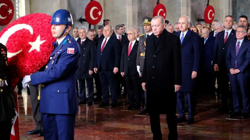Devlet erkanı Anıtkabir’de: Cumhurbaşkanı Erdoğan’dan 29 Ekim’de ‘Türkiye Yüzyılı’ mesajı haberinin görseli
