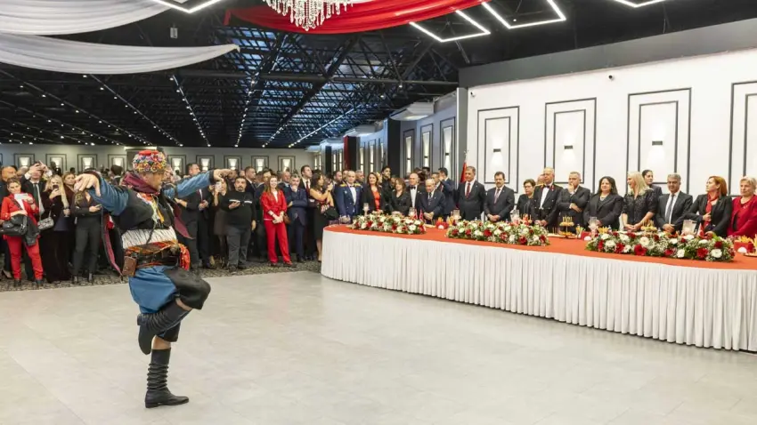 İzmir’de Cumhuriyet’in 103’üncü yaşı resepsiyonla kutlandı haberinin görseli