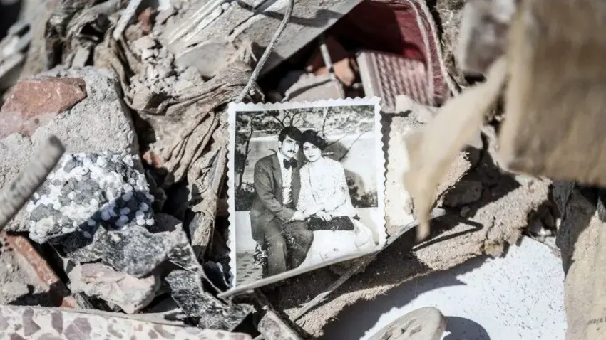 İzmir depreminin üzerinden 6 yıl geçti: 117 can unutulmadı haberinin görseli