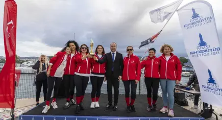 İzmir Körfezi’nde Cumhuriyet coşkusu: 103 mil yarıştılar!