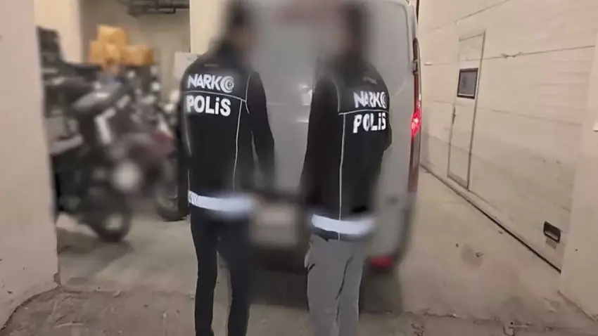 Kanser ilacı bahanesiyle sevkiyat! Minibüsten 1 milyon 642 bin hap çıktı haberinin görseli
