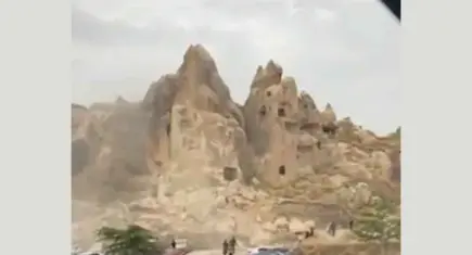 Kapadokya’da peribacası çöktü: Ölü ve yaralılar var