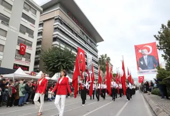 Karşıyaka’da Cumhuriyet’in 103. yılı 7’den 77’ye coşkuyla kutlandı
