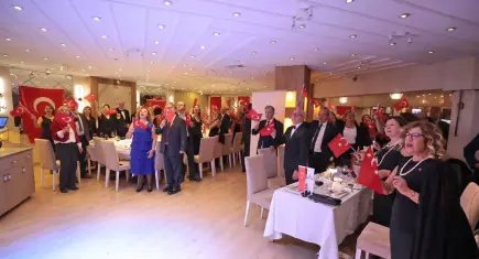 Konak’ta Cumhuriyet coşkusu çocukların geleceği için dayanışmaya dönüştü