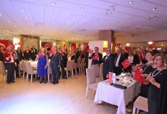 Konak’ta Cumhuriyet coşkusu çocukların geleceği için dayanışmaya dönüştü