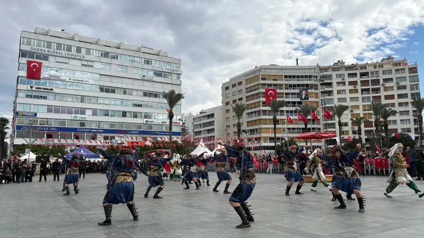 Cumhuriyet’in 103’üncü yılı İzmir’de törenle kutlandı - Fotoğraf 4