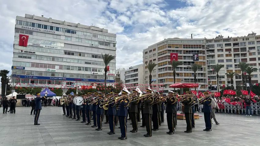 Cumhuriyet’in 103’üncü yılı İzmir’de törenle kutlandı - Fotoğraf 3