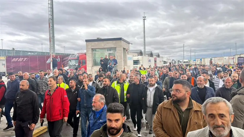 TIR şoförleri sınır kapılarında kontak kapattı: Schengen vizesi krizine Türkiye’den diplomatik müdahale - Fotoğraf 3