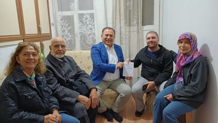 AK Parti Bayraklı’dan 20 mahallede eş zamanlı ziyaret: 150 yeni üye - Fotoğraf 1